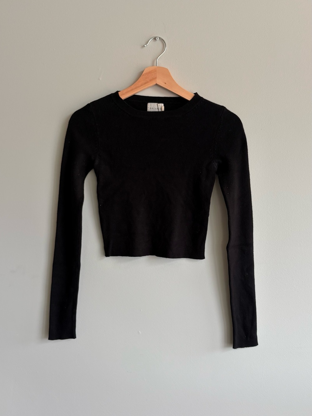 Women's Black Long-Sleeve Ribbed Crop Top